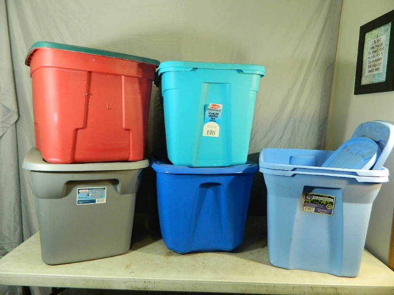 lot 82 image: 6 Totes with Lids