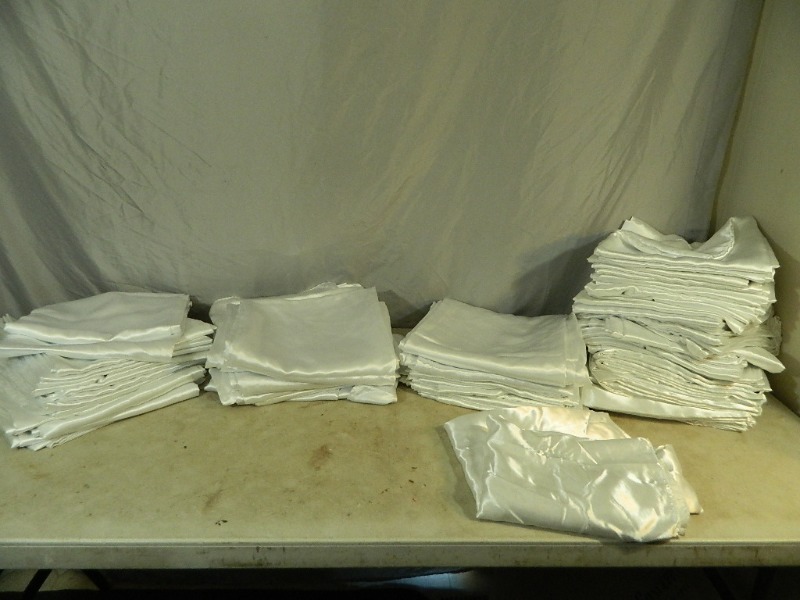 lot 86 image: 75 Universal Chair Covers