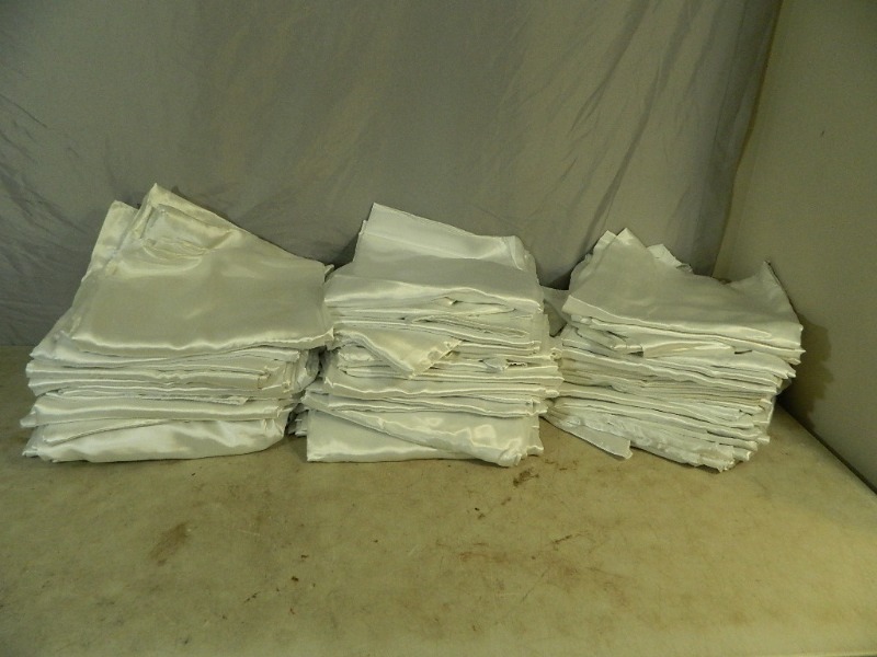 lot 87 image: 75 Universal Chair Covers