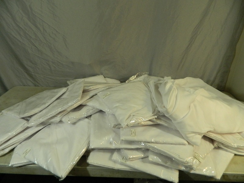 lot 93 image: 75 New White Banquet Chair Covers