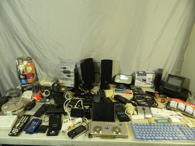 lot 99 image: Assorted Electronics