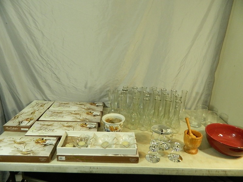 lot 105 image: Fine Crystal Votive Holders, Vases, More