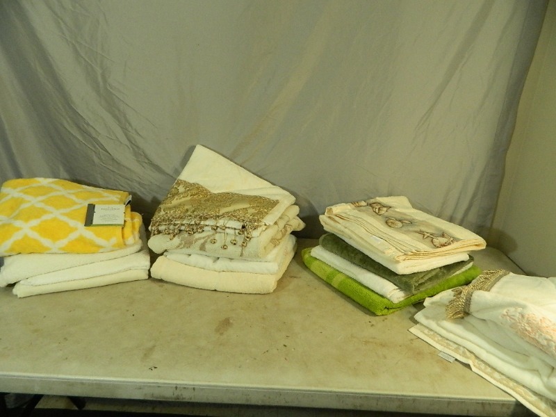 lot 189 image: 15 Assorted Bath Towels