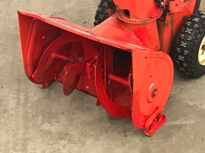 lot 4 image: Simplicity Snow Blower