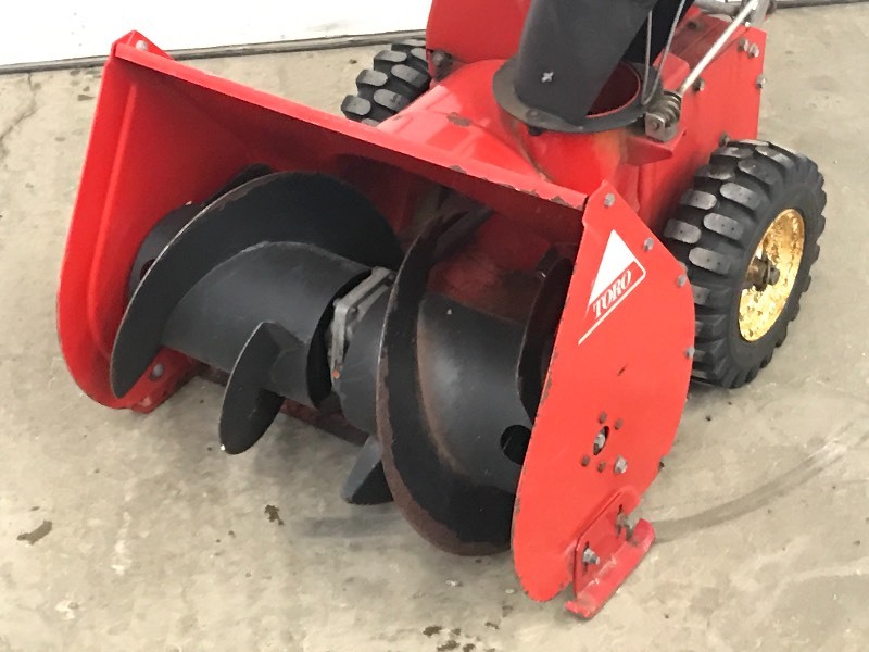 lot 3 image: Toro Snow Blower