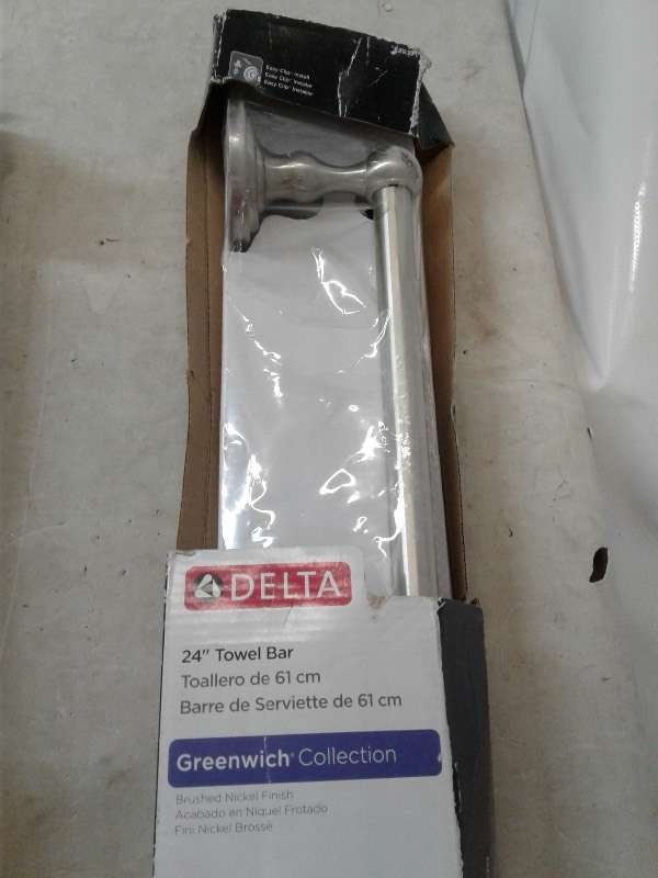 Delta 3 Piece Greenwich Collection