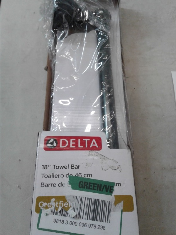 Delta 3 Piece Crestfield Collection