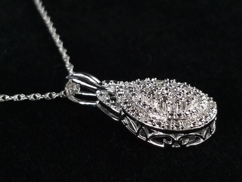 lot 1 image: Diamond Necklace