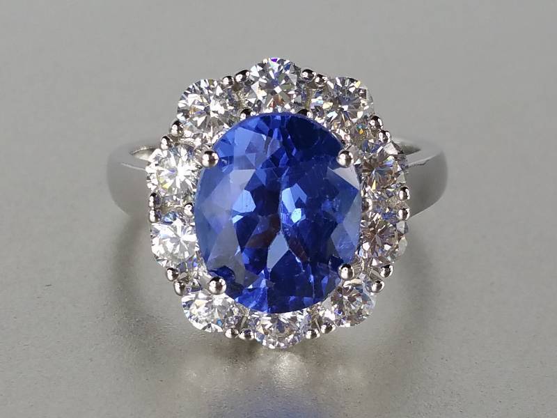lot 9 image: Lady Diana Tanzanite Ring