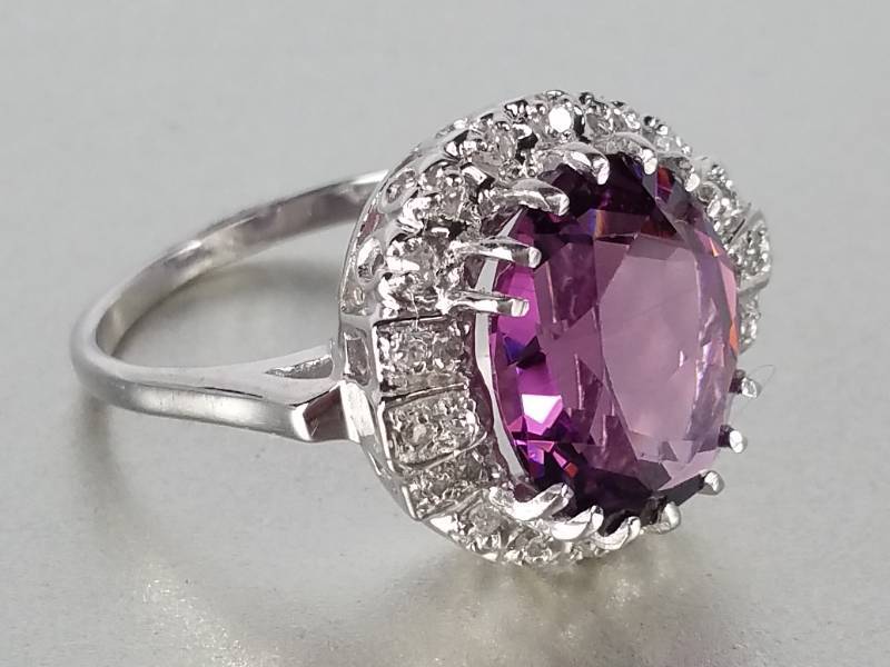 lot 10E image: 10kt Gold Amethyst Diamond Ring