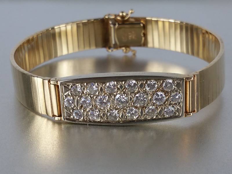 lot 10A image: Diamond Bracelet - $16000 Retail