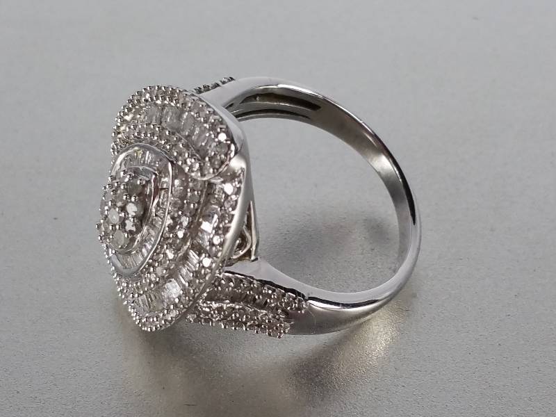 lot 15C image: Diamond Dinner RIng