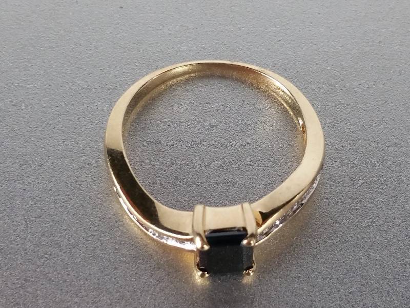 lot 15D image: 10k Gold Black Sapphire Diamond Ring
