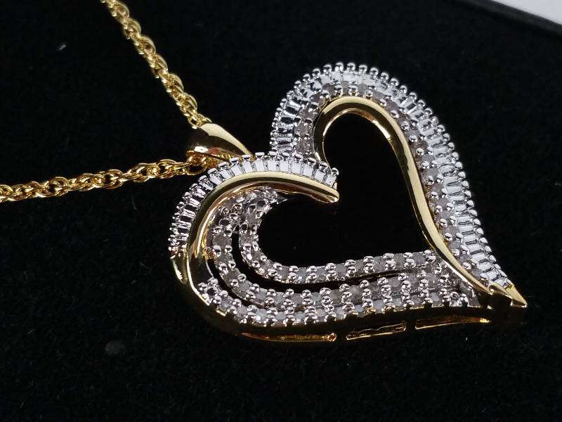 lot 20 image: Diamond Heart Necklace
