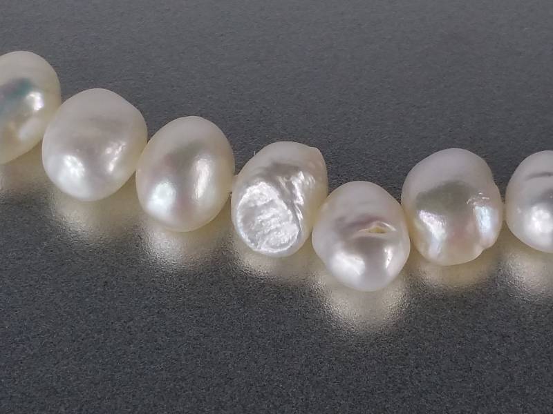 lot 24 image: Pearl Estate Necklace