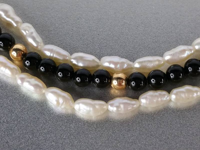 lot 25A image: 14k Gold Pearl and Onyx Necklace