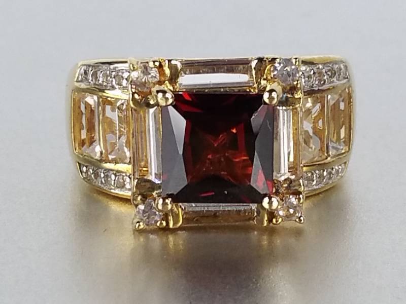 lot 25C image: Garnet Estate Ring
