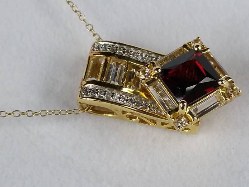 lot 25D image: Garnet Estate Necklace