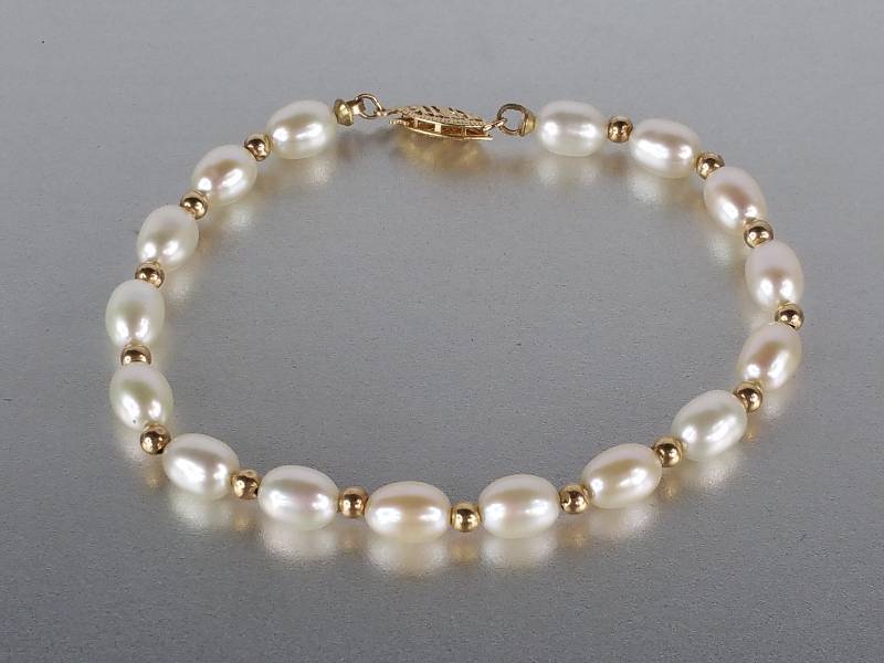 lot 25E image: 14kt Gold Pearl Bracelet