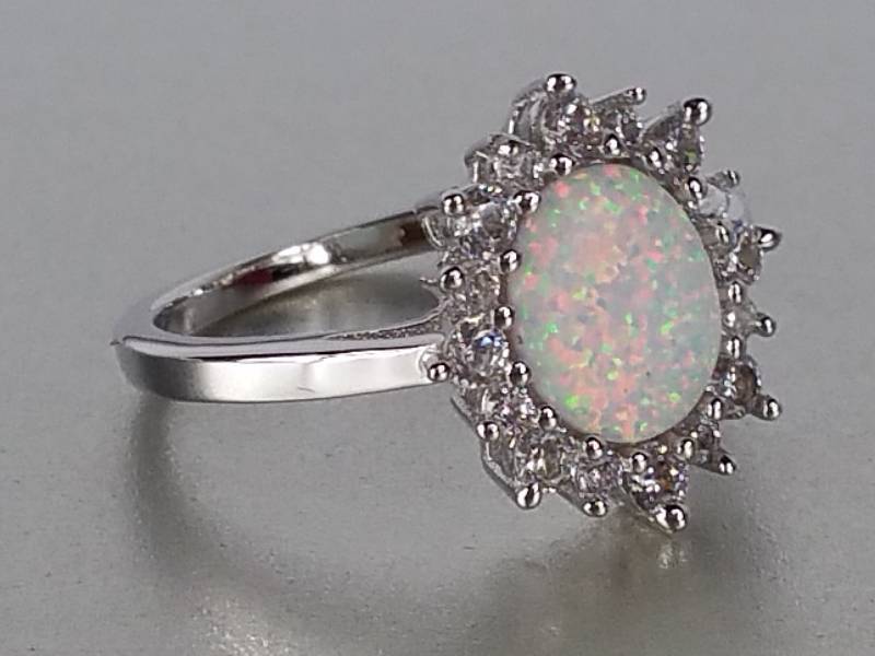 lot 29 image: Opal Estate Ring