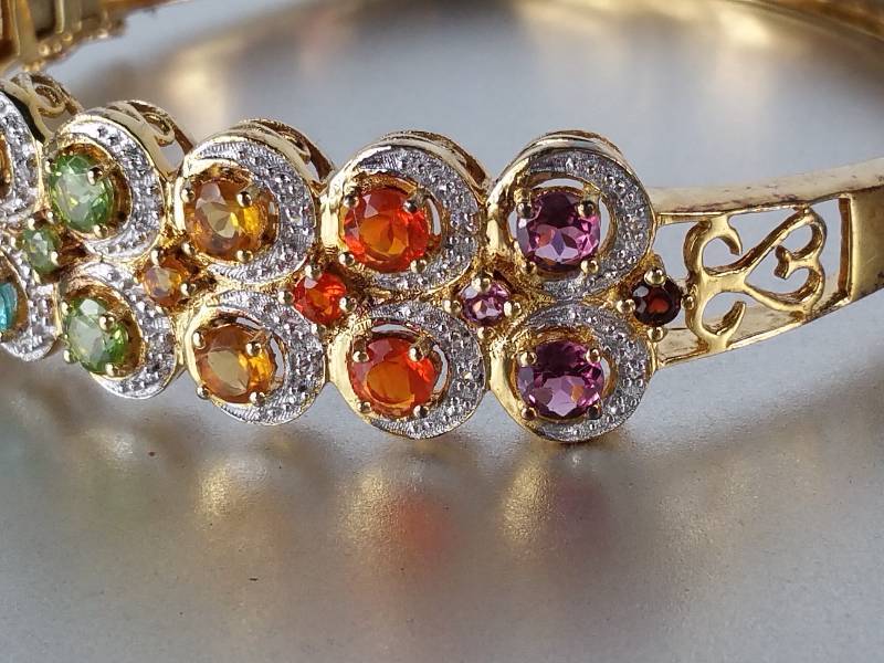 lot 30A image: Diamond Bangle Bracelet