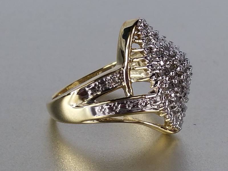 lot 31 image: Diamond Cluster Ring