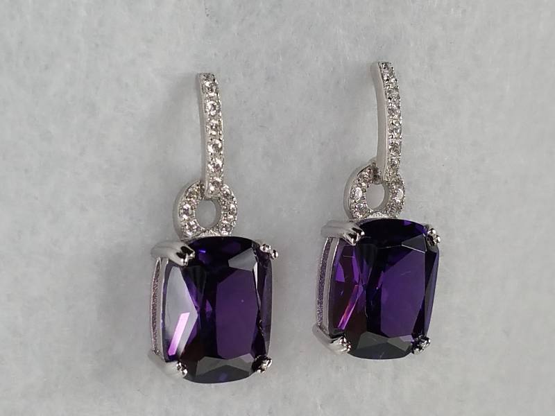 lot 32 image: Amethst Earrings