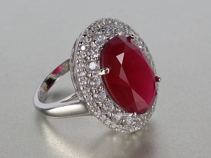 lot 38 image: Ruby Estate Ring