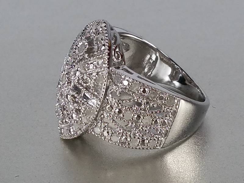 lot 39 image: Diamond Dinner Ring