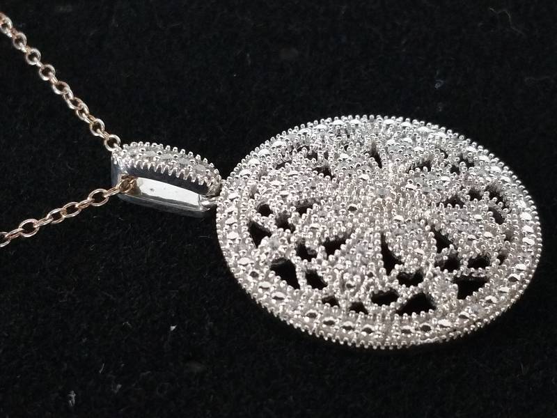lot 41 image: White Sapphire Estate Necklace