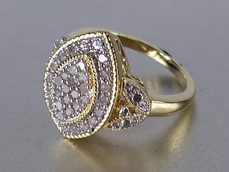 lot 46 image: Diamond Cluster Ring