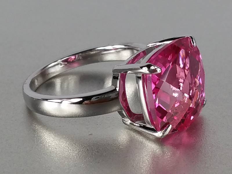 lot 52 image: Sapphire Dinner Ring