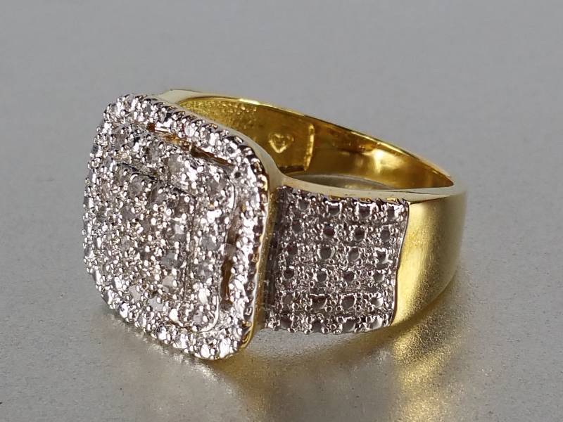 lot 53 image: Diamond Cluster Ring