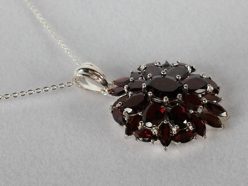 lot 60 image: Genuine Garnet Necklace
