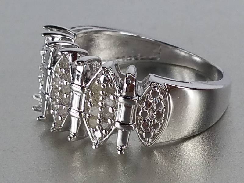 lot 61 image: Diamond Dinner Ring