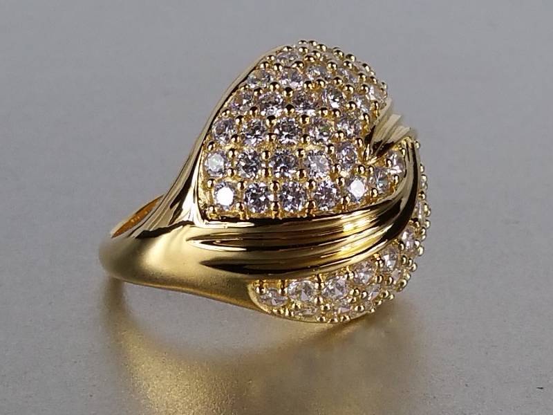 lot 62 image: White Sapphire Estate Ring