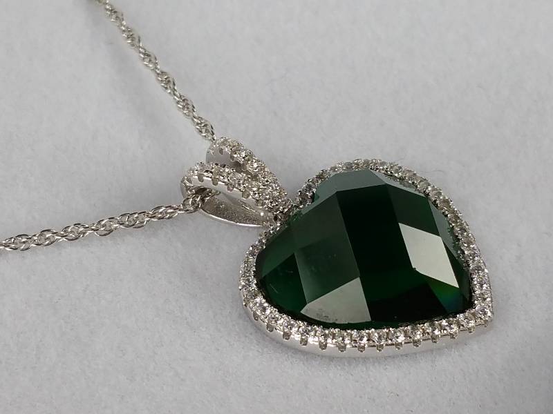 lot 71 image: Emerald Sweetheart Necklace