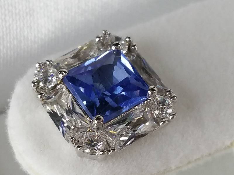 lot 73 image: Tanzanite Earrings