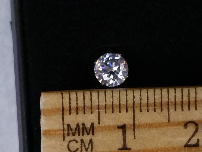 lot 75 image: White Sapphire Earrings