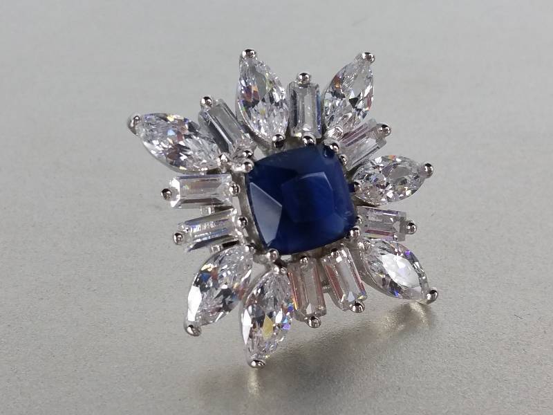 lot 90 image: Sapphire Earrings