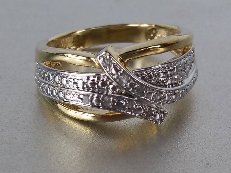 lot 93 image: Diamond Dinner Ring