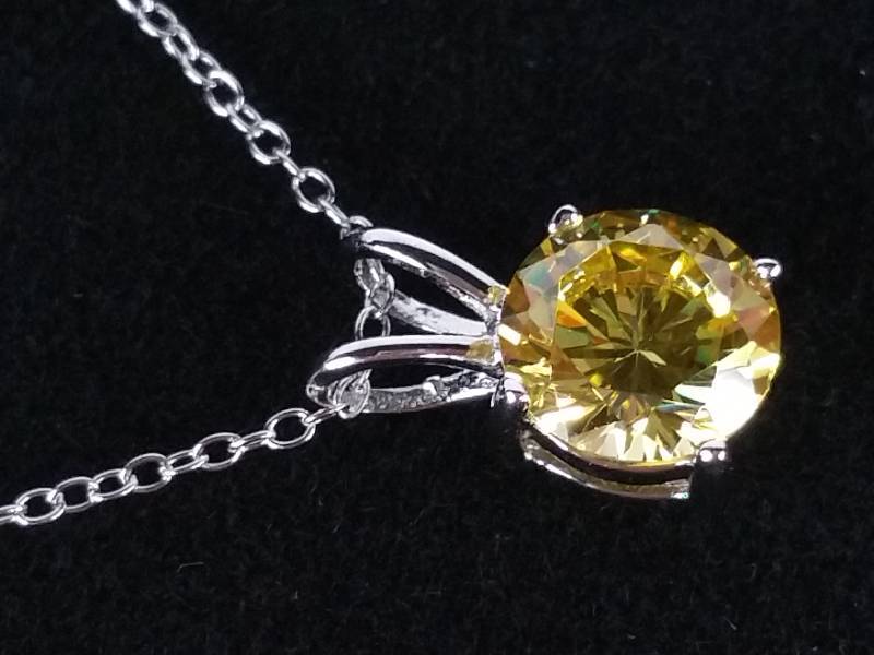 lot 99 image: Yellow Sapphire Necklace