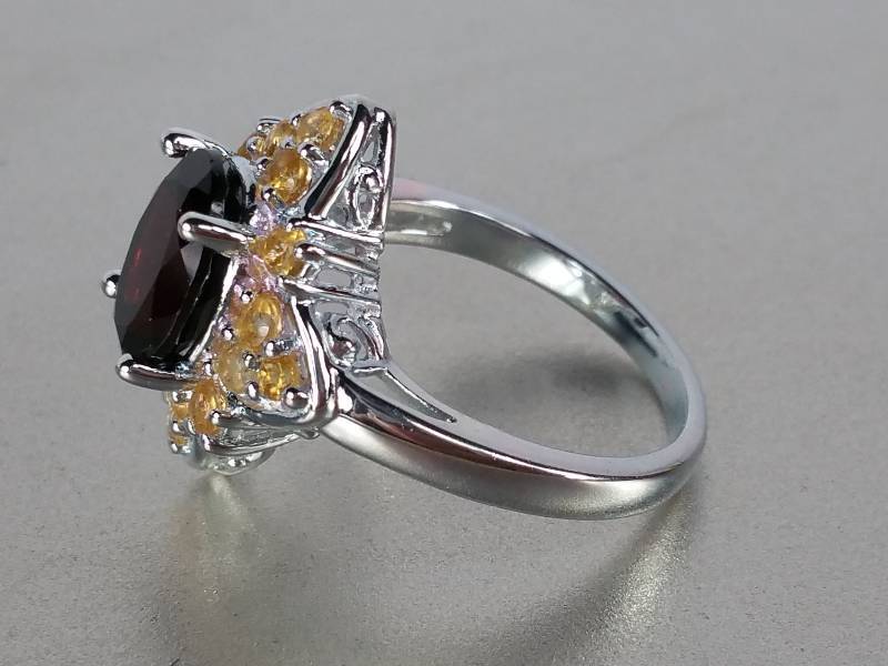 lot 100 image: Garnet and Citrine Ring
