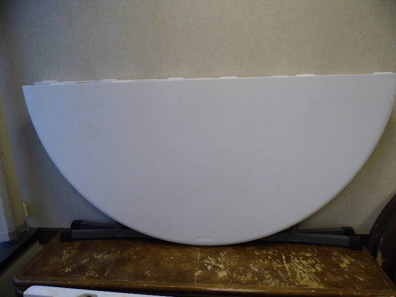 Round Folding Table