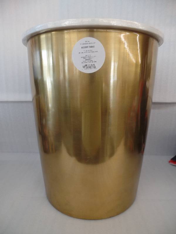 lot 4 image: Accent Table