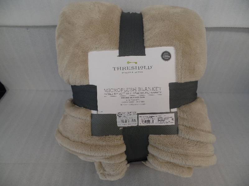 lot 5 image: Microplush Blanket