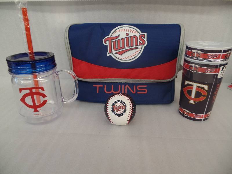 lot 10 image: Twins Memorabilia