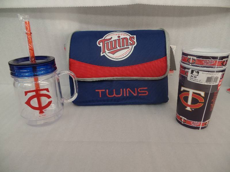 lot 11 image: Twins Memorabilia
