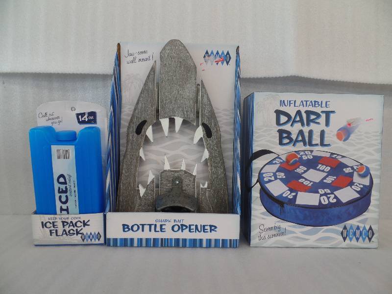 lot 15 image: Bottle opener, game & flask
