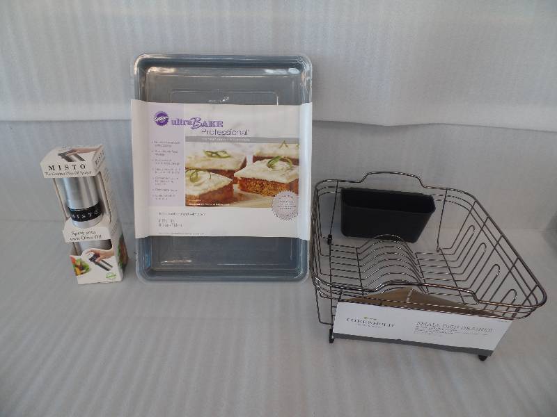 lot 17 image: Cookie sheet, dish drainer & oil sprayer.
